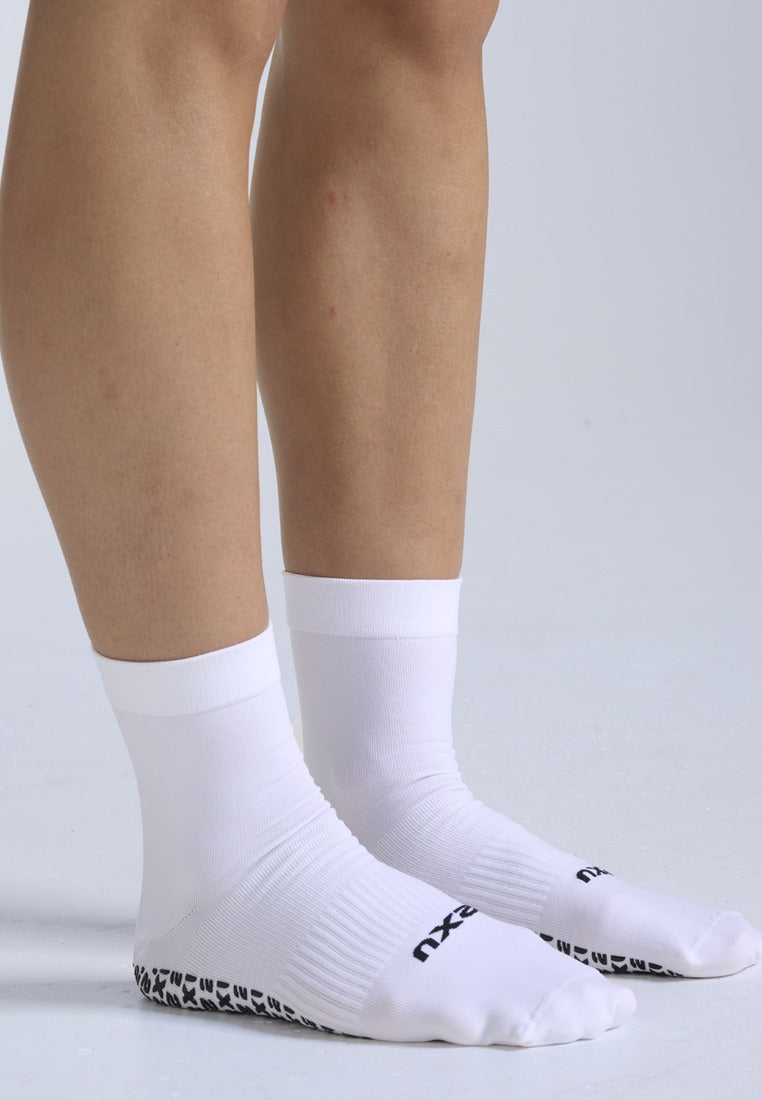 Performance Crew Grip Socks
